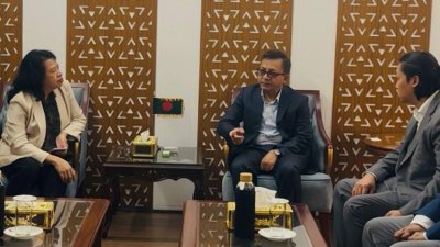 বাণিজ্যমন্ত্রী খন্দকার আব্দুল মুক্তাদিরের সঙ্গে বৈঠক করেছেন ইন্দোনেশিয়া ভিত্তিক প্রতিষ্ঠান জ্যাপফা পিটিই’র এক্সিকিউটিভ চেয়ারম্যান রেনালদো সান্তোসা