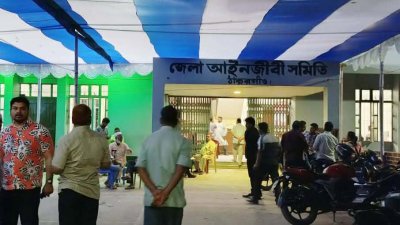 জেলা আইনজীবী সমিতির ইতিহাসে এই প্রথম তিনটি পৃথক প্যানেল এই নির্বাচনে প্রার্থীরা প্রতিদ্বন্দ্বিতা করছেন