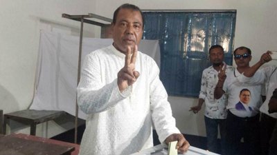 বিএনপির ধানের শীষ প্রতীকের প্রার্থী রেজাউল করিম বাদশা বিপুল ভোটে জয়ী হয়েছেন