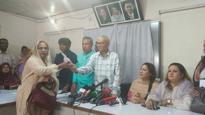 সংরক্ষিত নারী আসনে দলীয় মনোনয়ন ফরম বিক্রি উদ্বোধন করেনবিএনপির সিনিয়র যুগ্ম মহাসচিব রুহুল কবির রিজভী