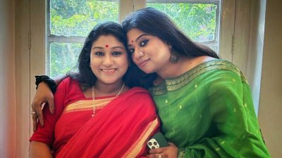 যাত্রা বিরতির বর্ণাঢ্য বৈশাখী আয়োজনে জয়িতা-সেমন্তীর গান