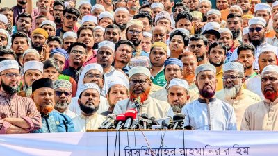 প্রতিবাদ সমাবেশে বক্তব্য দিচ্ছেন মিয়া গোলাম পরওয়ার