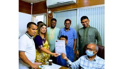 নয়াপল্টনে বিএনপির কেন্দ্রীয় কার্যালয়ে সংরক্ষিত নারী আসনে মনোনয়ন ফরম বিক্রির কার্যক্রম