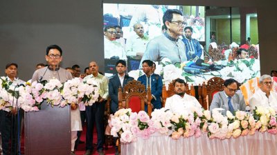 শনিবার রাজশাহী শিক্ষা বোর্ড, মাদ্রাসা শিক্ষা বোর্ড ও কারিগারি শিক্ষা বোর্ডের কেন্দ্রসচিবদের সঙ্গে মতবিনিময় সভায় বক্তব্য দেন শিক্ষা এবং প্রাথমিক ও গণশিক্ষামন্ত্রী