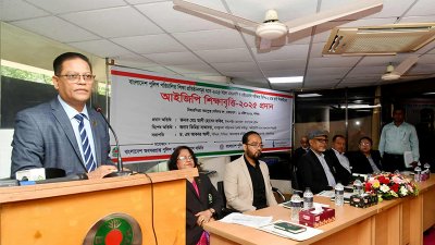 কথা বলছেন আইজিপি মো. আলী হোসেন ফকির