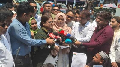 সংরক্ষিত নারী আসনের জন্য বিএনপির মনোনয়ন ফরম কেনার পর কথা বলছেন নুসরাত জাহান লাবনী। ছবি: সংগৃহীত