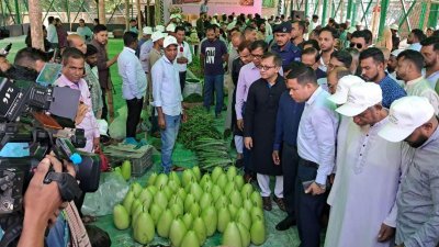 কৃষকের ন্যায্যমূল্য নিশ্চিত করা এবং ভোক্তাদের জন্য সাশ্রয়ী দামে নিরাপদ খাদ্য সরবরাহের লক্ষ্যে সিলেটে প্রথমবার সরকারি ব্যবস্থাপনায় চালু হয়েছে ‘কৃষকের হাট’