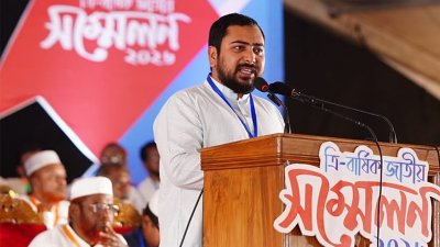 কথা বলছেন নাহিদ ইসলাম