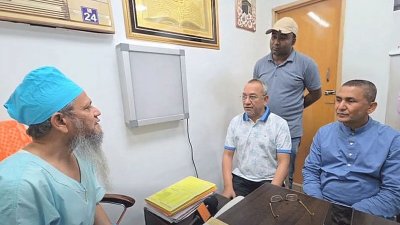 অধ্যাপক ডা. কামরুল ইসলামের সঙ্গে দেখা করেন যুবদলের সভাপতি আবদুল মোনায়েম মুন্না ও সাধারণ সম্পাদক মোহাম্মদ নূরুল ইসলাম নয়ন