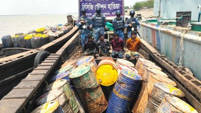কোস্ট গার্ডের অভিযান