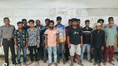 তেজগাঁও এলাকা থেকে গ্রেফতারকৃতরা। ছবি: সংগৃহীত