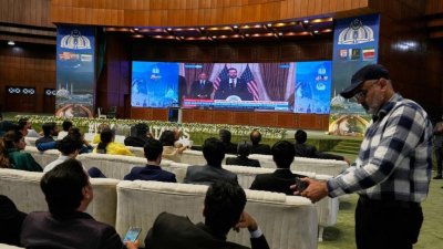 পাকিস্তানে অনুষ্ঠিত যুক্তরাষ্ট্র-ইরান আলোচনা। ছবি: এপি