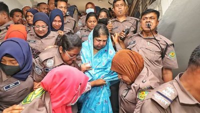 গত মঙ্গলবার ঢাকার আদালতে সাবেক স্পিকার শিরীন শারমিন চৌধুরী