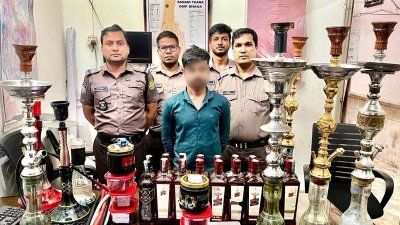 বনানীতে সীসা বারে অভিযান, বিদেশি মদসহ গ্রেফতার ১