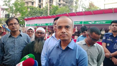 বহুমুখী পাটপণ্য মেলার উদ্বোধন অনুষ্ঠানে ঢাকার জেলা প্রশাসক মো. রেজাউল করিম
