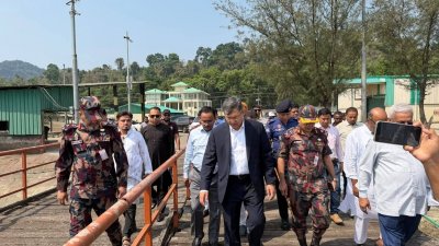 টেকনাফ স্থলবন্দরে স্বরাষ্ট্রমন্ত্রী