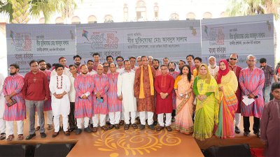 আহসান মঞ্জিলে ডিএসসিসির বর্ষবরণ অুষ্ঠানে প্রশাসক বীর মুক্তিযোদ্ধা মো. আবদুস সালামসহ অংশগ্রহণকারীরা