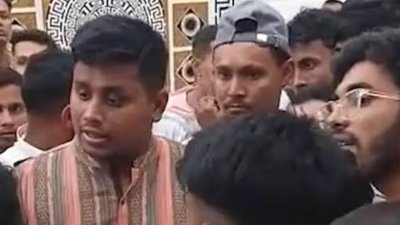 মনজুর আলমের সঙ্গে সৌজন্য সাক্ষাৎ করতে গিয়ে ‘জুলাই যোদ্ধা’ পরিচয় দেওয়া কয়েকজনের তোপের মুখে পড়েছেন সংসদ সদস্য হাসনাত আবদুল্লাহ
