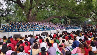 রমনার বটমূলে চলছে ছায়ানটের বর্ষবরণের অনুষ্ঠান