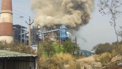 ভারতের ছত্তিশগড় রাজ্যের শক্তি জেলায় একটি বিদ্যুৎকেন্দ্রে বয়লার বিস্ফোরণ ঘটে। ছবি: পিটিআই