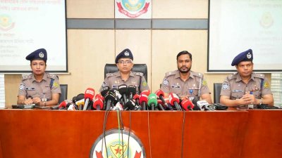 ডিএমপি মিডিয়া সেন্টারে আয়োজিত এক সংবাদ সম্মেলনে কথা বলছেন ডিএমপির ওয়ারী বিভাগের ডিসি মল্লিক আহসান উদ্দিন সামী। ছবি: সংগৃহীত