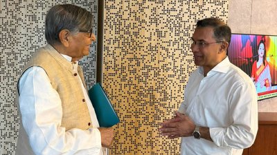 তারেক রহমানের সঙ্গে সৌজন্য সাক্ষাৎ করেন অধ্যাপক আবদুল্লাহ আবু সায়ীদ