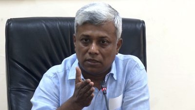 চট্টগ্রামের পতেঙ্গায় ইস্টার্ন রিফাইনারি পরিদর্শনে সাংবাদিকদের সঙ্গে কথা বলেন প্রতিমন্ত্রী অনিন্দ্য ইসলাম অমিত