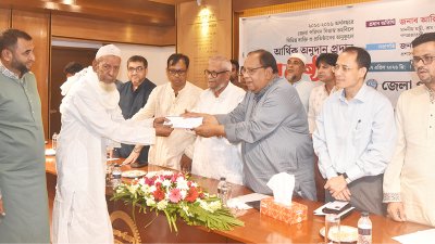 সিলেটে এক অনুষ্ঠানে বক্তব্য দেন মন্ত্রী আরিফুল হক চৌধুরী