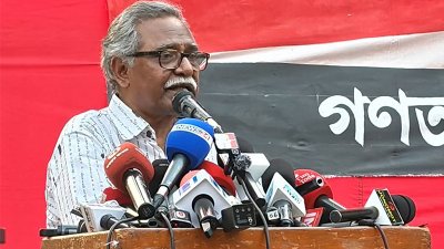 কথা বলছেন অধ্যাপক আনু মুহাম্মদ