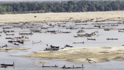 সুনামগঞ্জের তাহিরপুরের হাওরের বোরো ধান কাটায় শ্রমিক সংকট নিরসনে উপজেলার তিনটি স্থল শুল্ক স্টেশনে কয়লা ও চুনাপাথর পরিবহন সাময়িকভাবে বন্ধ ঘোষণা