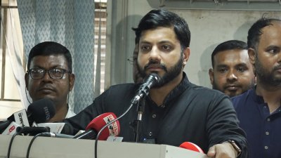 ঢাকা রিপোর্টার্স ইউনিটি মিলনায়তনে এক অনুষ্ঠানে কথা বলছেন মুক্তিযুদ্ধবিষয়ক প্রতিমন্ত্রী ইশরাক হোসেন। ছবি: সংগৃহীত