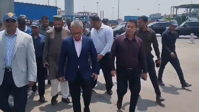 এনসিটি-৫ জেটি পরিদর্শন করেন মন্ত্রী শেখ রবিউল আলম