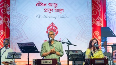 ভারতীয় হাইকমিশনের বৈশাখ উদযাপনে বিশিষ্ট রবীন্দ্রসঙ্গীতশিল্পী অদিতি মহসিন এবং ভারতের প্রখ্যাত শিল্পী শ্রীকান্ত আচার্য অংশ নেন