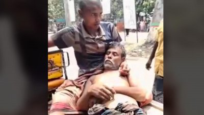রাজশাহীর মোহনপুর উপজেলার কেশরহাটে পেট্রোল পাম্পে তেল নিতে এসে দীর্ঘক্ষণ লাইনে দাঁড়িয়ে হিটস্ট্রোকে এক কৃষকের মৃত্যু