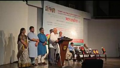 জাতীয় শিল্পকলা একাডেমিতে জাতীয়তাবাদী চারু ও কারুশিল্পী দল আয়োজিত সংবর্ধনা ও সম্মাননা অনুষ্ঠানে বিএনপির সিনিয়র যুগ্ম-মহাসচিব ও প্রধানমন্ত্রীর রাজনৈতিক উপদেষ্টা রুহুল কবির রিজভী