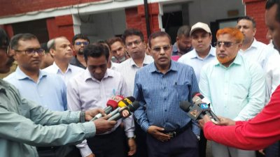 সোমবার বিকালে বাংলাদেশ রেলওয়ের মহাপরিচালক আফজাল হোসেন সৈয়দপুর কারখানা পরিদর্শন করেন