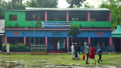সময় শেষের পরও বই খুলে লিখলো পরীক্ষার্থীরা, ভিডিও ভাইরাল