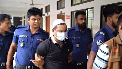 আদালতে আসামি