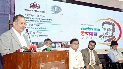 কথা বলছেন জহির উদ্দিন স্বপন