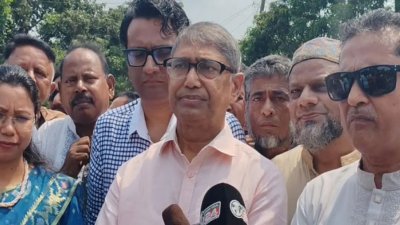 সাংবাদিকদের ব্রিফিং করেন মুক্তিযুদ্ধ বিষয়ক মন্ত্রী আহমেদ আযম খান (ফাইল ছবি)