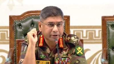 সেনাবাহিনী প্রধান জেনারেল ওয়াকার-উজ-জামান