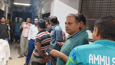 স্থানীয় লোকজন তাকে উদ্ধার করে মেহেরপুর জেনারেল হাসপাতালে নিয়ে গেলে কর্তব্যরত চিকিৎসক মৃত ঘোষণা করেন