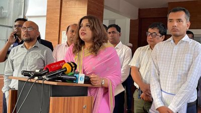 বুধবার বিকালে কক্সবাজারের আরআরআরসি কার্যালয়ে মতবিনিময় শেষে প্রেস ব্রিফিংয়ে কথা বলেন পররাষ্ট্র প্রতিমন্ত্রী শামা ওবায়েদ