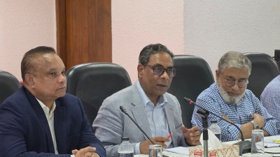রাজধানীর সিরডাপ মিলনায়তনে এক নীতি সংলাপে কথা বলছেন স্বাস্থ্য প্রতিমন্ত্রী ড. এম এ মুহিত। ছবি: সংগৃহীত