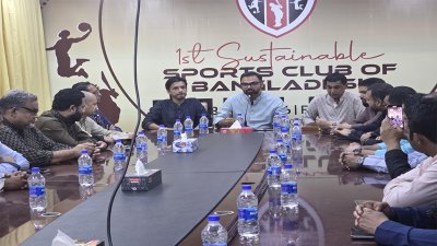 ধানমন্ডি স্পোর্টস ক্লাবের কর্মকর্তাদের সঙ্গে আলাপ করছেন ক্রীড়া প্রতিমন্ত্রী আমিনুল হক। ছবি: সংগৃহীত