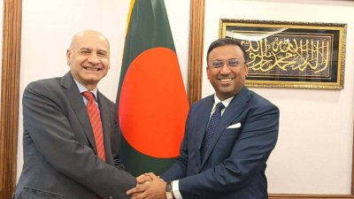 প্রধানমন্ত্রীর পররাষ্ট্রবিষয়ক উপদেষ্টা হুমায়ুন কবিরের সঙ্গে সৌজন্য সাক্ষাৎ করেছেন বাংলাদেশে নিযুক্ত ইতালির রাষ্ট্রদূত আন্তোনিও আলসান্দ্রো