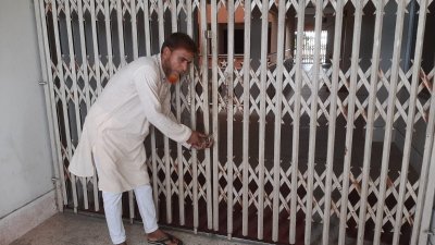 বিশ্ববিদ্যালয়ের বিভাগ ও কক্ষে তালা