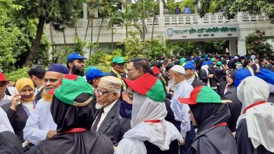 সুপ্রিম কোর্টের আইনজীবী সমিতি মিলনায়তনে চলছে ভোটগ্রহণ