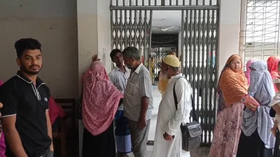 টাঙ্গাইলের ভূঞাপুর উপজেলা স্বাস্থ্য কমপ্লেক্সে হামের টিকার পরিবর্তে এক মাসের শিশুকে দেওয়া হয়েছে জলাতঙ্কের (কুকুর) টিকা