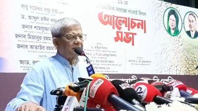কথা বলছেন মির্জা ফখরুল ইসলাম আলমগীর